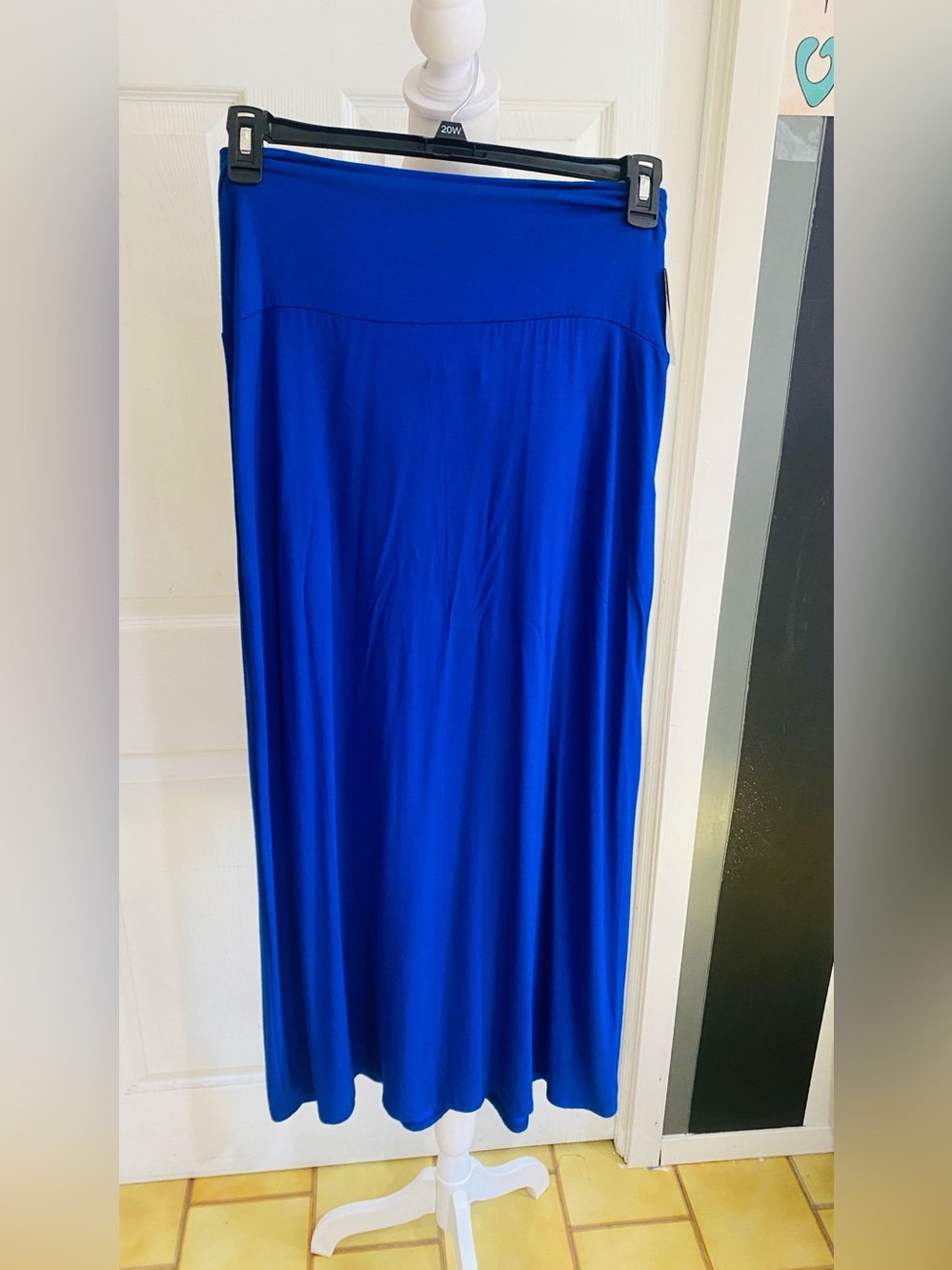 Hybrid and company size large